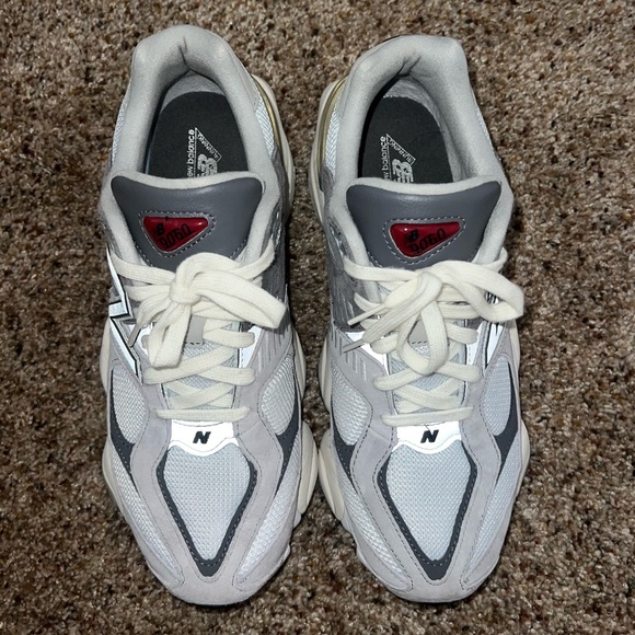 New balance shoes - Picture 2 of 3